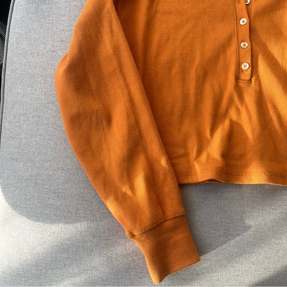 ARITZIA | Wilfred Free Mavis T-Shirt in Harvest Gold Yellow XS - Picture 7 of 15